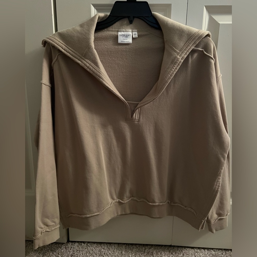 EUC Fleece V-Neck Sweatshirt. Size 00.